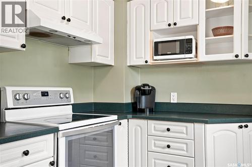 1502 Lorne Avenue, Saskatoon, SK - Indoor Photo Showing Kitchen