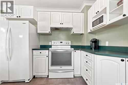 1502 Lorne Avenue, Saskatoon, SK - Indoor Photo Showing Kitchen