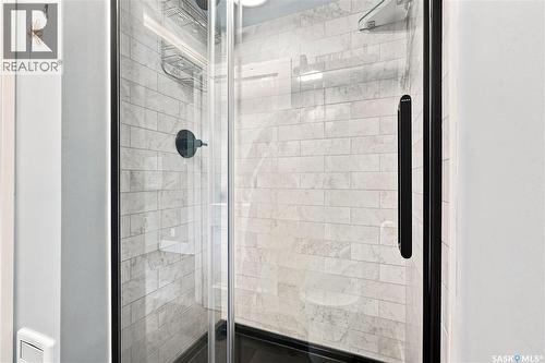 1502 Lorne Avenue, Saskatoon, SK - Indoor Photo Showing Bathroom