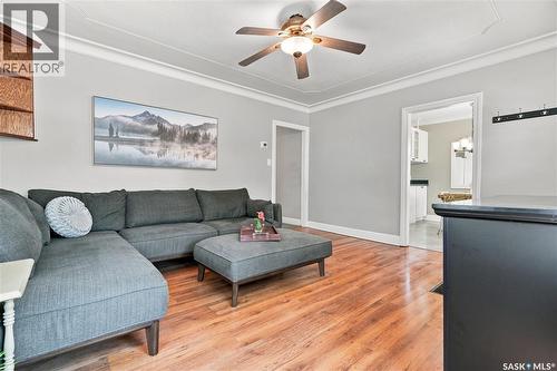 1502 Lorne Avenue, Saskatoon, SK - Indoor Photo Showing Living Room