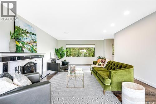 15 Quappelle Court, Saskatoon, SK - Indoor Photo Showing Living Room