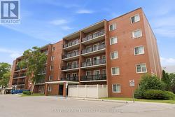 204 - 131 TAUNTON ROAD E Oshawa, ON L1G 3T8