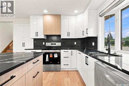 702 Mckercher Drive, Saskatoon, SK - Indoor Photo Showing Kitchen With Upgraded Kitchen