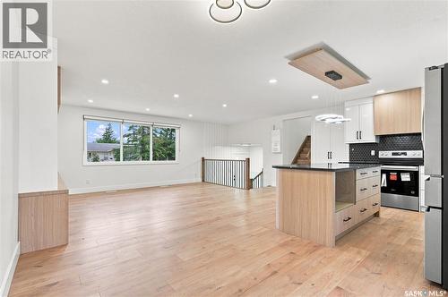 702 Mckercher Drive, Saskatoon, SK - Indoor Photo Showing Kitchen