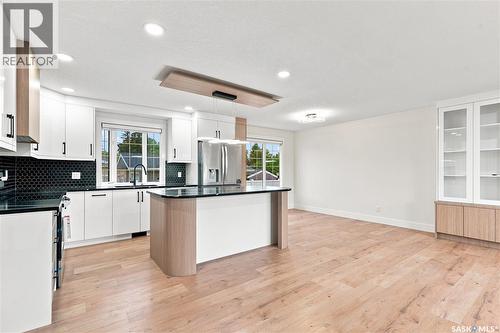 702 Mckercher Drive, Saskatoon, SK - Indoor Photo Showing Kitchen