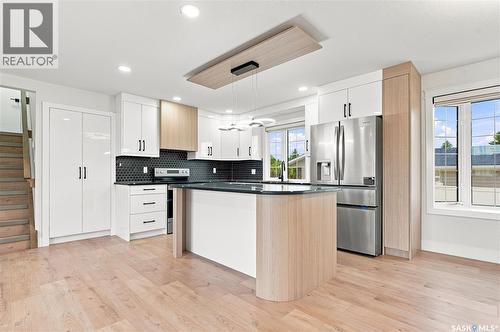 702 Mckercher Drive, Saskatoon, SK - Indoor Photo Showing Kitchen