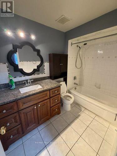 22 Calais Place E, Kitchener, ON - Indoor Photo Showing Bathroom