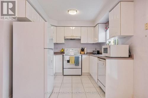 16 Whiteface Crescent, Brampton, ON - Indoor Photo Showing Kitchen