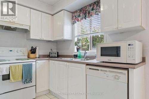 16 Whiteface Crescent, Brampton, ON - Indoor Photo Showing Kitchen With Double Sink