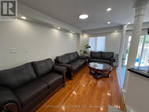 637 Dolly Bird Lane, Mississauga, ON - Indoor Photo Showing Living Room