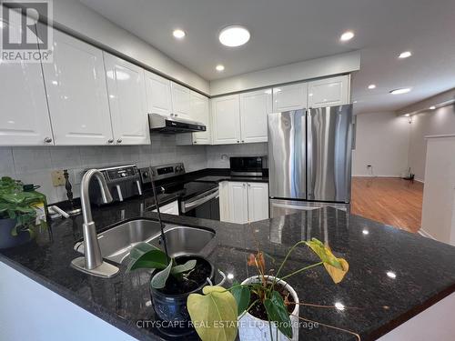 637 Dolly Bird Lane, Mississauga, ON - Indoor Photo Showing Kitchen With Double Sink
