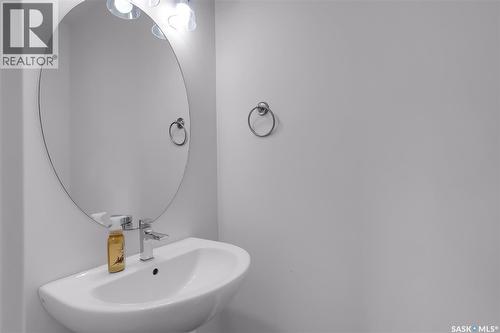 404 Underhill Road, Saskatoon, SK - Indoor Photo Showing Bathroom