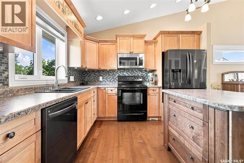 506 Antler Crescent, Warman, SK - Indoor Photo Showing Kitchen With Double Sink