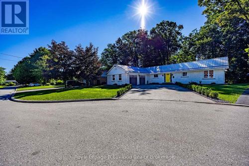 6 Highland Drive, Tillsonburg, ON - Outdoor With Facade