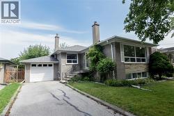 44 BECKWITH Road  Etobicoke, ON M9C 3Y1