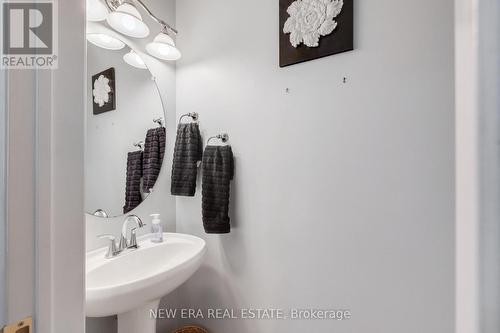 44 Millcliff Circle, Aurora, ON - Indoor Photo Showing Bathroom