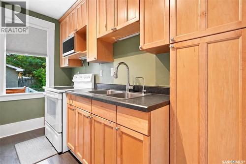 179 Angus Crescent, Regina, SK - Indoor Photo Showing Kitchen With Double Sink