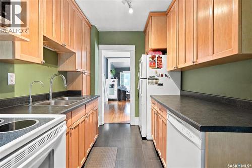 179 Angus Crescent, Regina, SK - Indoor Photo Showing Kitchen With Double Sink