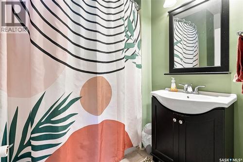 179 Angus Crescent, Regina, SK - Indoor Photo Showing Bathroom