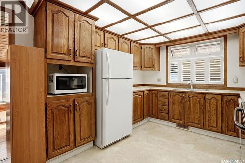 60 Krivel Crescent, Regina, SK - Indoor Photo Showing Kitchen With Double Sink