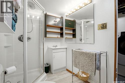 60 Krivel Crescent, Regina, SK - Indoor Photo Showing Bathroom