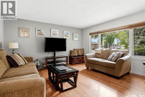 60 Krivel Crescent, Regina, SK - Indoor Photo Showing Living Room