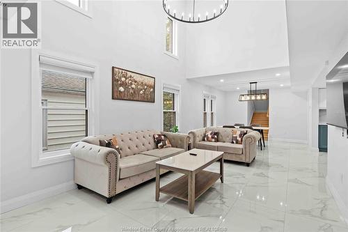 1019 Glidden, Windsor, ON - Indoor Photo Showing Living Room