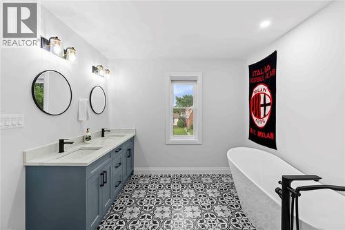 1019 Glidden, Windsor, ON - Indoor Photo Showing Bathroom
