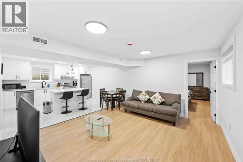 1019 Glidden, Windsor, ON - Indoor Photo Showing Living Room