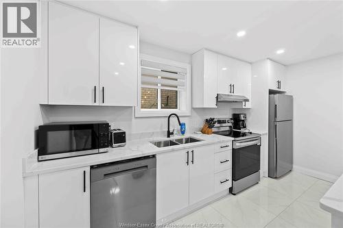 1019 Glidden, Windsor, ON - Indoor Photo Showing Kitchen With Double Sink