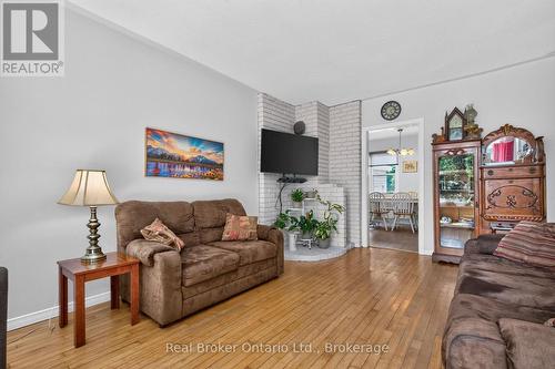 Living Room - 150 Lafontaine Road E, Tiny, ON - Indoor Photo Showing Living Room