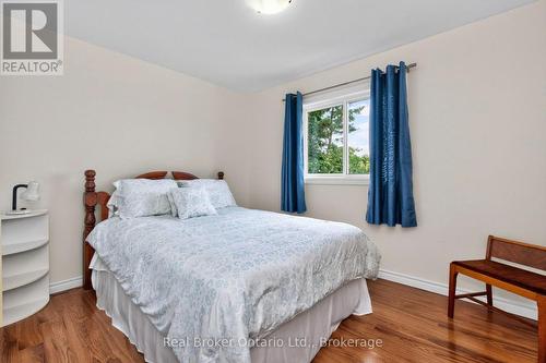 Bedroom 2 - 150 Lafontaine Road E, Tiny, ON - Indoor Photo Showing Bedroom
