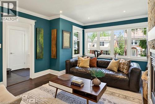 99 Hillcrest Avenue, Hamilton, ON - Indoor Photo Showing Living Room
