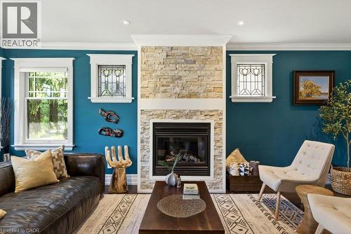 99 Hillcrest Avenue, Hamilton, ON - Indoor Photo Showing Living Room With Fireplace