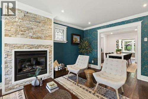 99 Hillcrest Avenue, Hamilton, ON - Indoor Photo Showing Living Room With Fireplace