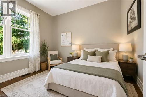 Hardwood flooring, substantial window casing, and neutral-toned walls - 99 Hillcrest Avenue, Hamilton, ON - Indoor Photo Showing Bedroom