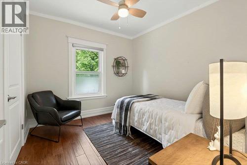 99 Hillcrest Avenue, Hamilton, ON - Indoor Photo Showing Bedroom