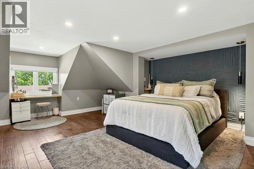 99 Hillcrest Avenue, Hamilton, ON - Indoor Photo Showing Bedroom