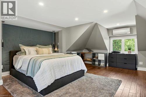 99 Hillcrest Avenue, Hamilton, ON - Indoor Photo Showing Bedroom