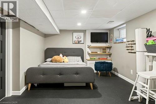 99 Hillcrest Avenue, Hamilton, ON - Indoor Photo Showing Bedroom