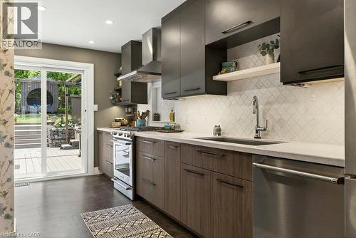 99 Hillcrest Avenue, Hamilton, ON - Indoor Photo Showing Kitchen With Upgraded Kitchen