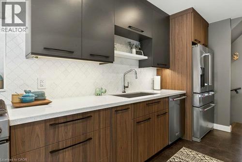 99 Hillcrest Avenue, Hamilton, ON - Indoor Photo Showing Kitchen With Upgraded Kitchen