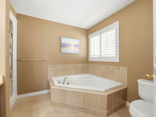 98 Willow Lane, Grimsby, ON - Indoor Photo Showing Bathroom