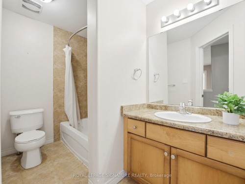98 Willow Lane, Grimsby, ON - Indoor Photo Showing Bathroom