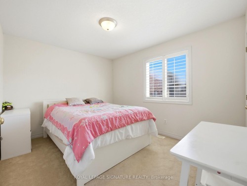 98 Willow Lane, Grimsby, ON - Indoor Photo Showing Bedroom