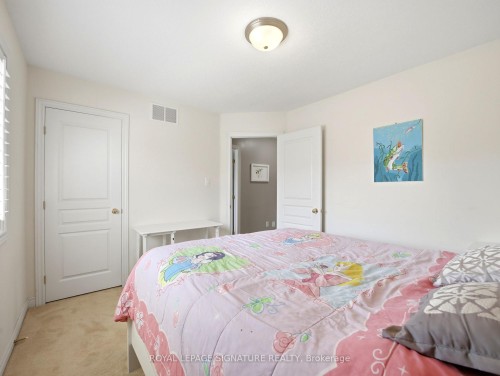 98 Willow Lane, Grimsby, ON - Indoor Photo Showing Bedroom