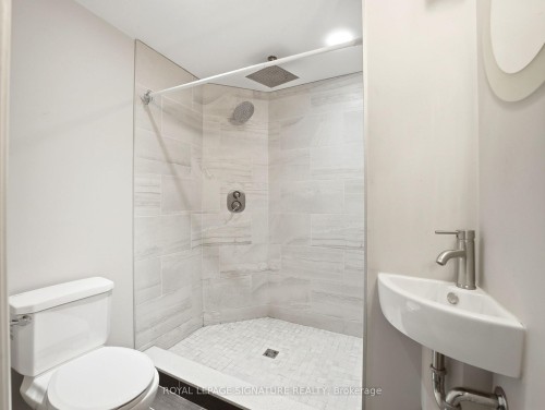 98 Willow Lane, Grimsby, ON - Indoor Photo Showing Bathroom