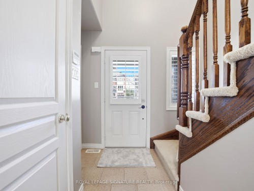 98 Willow Lane, Grimsby, ON - Indoor Photo Showing Other Room