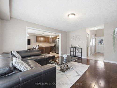 98 Willow Lane, Grimsby, ON - Indoor Photo Showing Living Room