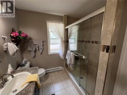 Main Bathroom - 